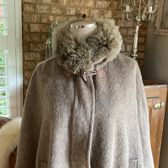 SCHWEITZER LINEN SURI LANA ALPACA WOOL CAPE LUXURY ONE SIZE FITS MOST EXCELLENT - Picture 3 of 11